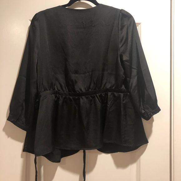 Black blouse! - Picture 6 of 6
